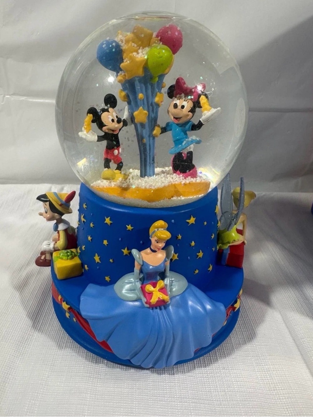 Disney Hallmark 2001 Musical Birthday Water Globe Mickey Minnie Limited Edition